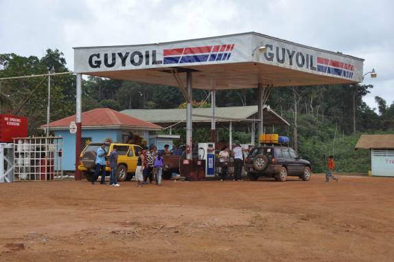 O único posto nos 450 Km entre Linden e Lethem, na Guiana